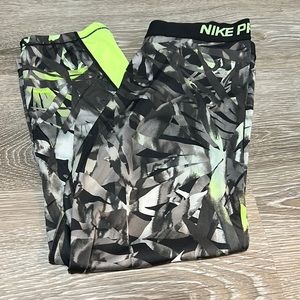 Nike Pro Women’s Tights Size Large — print